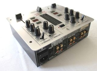 table de mixage behringer vmx100